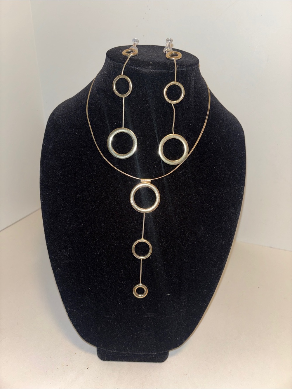 Elegant Gold-Tone Circles Lariat Necklace & Earrings Set